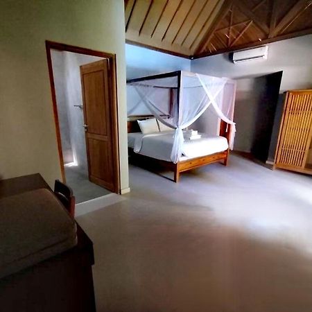 Villa Lova Sambirenteng Gretek Екстер'єр фото