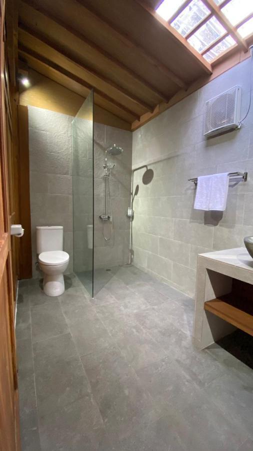 Villa Lova Sambirenteng Gretek Екстер'єр фото