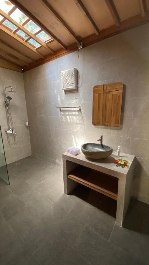Villa Lova Sambirenteng Gretek Екстер'єр фото