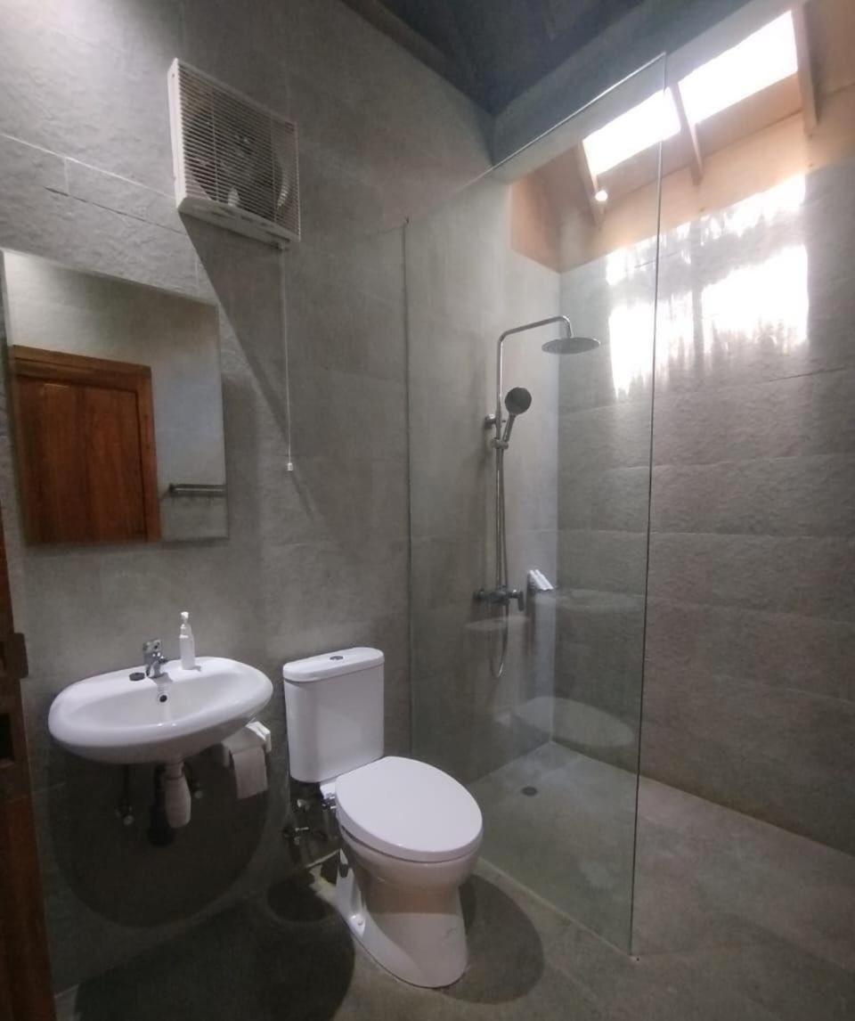 Villa Lova Sambirenteng Gretek Екстер'єр фото